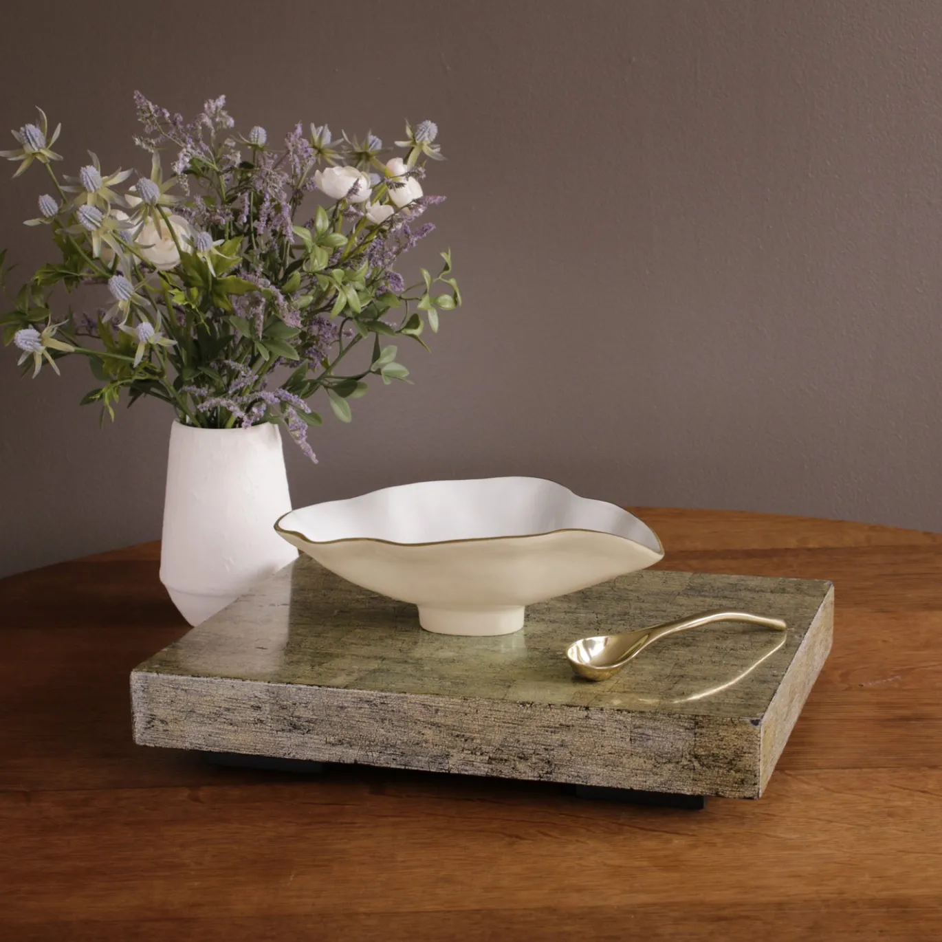ENCANTO Claire Small Oval Bowl with Spoon (Cream, White and Gold)