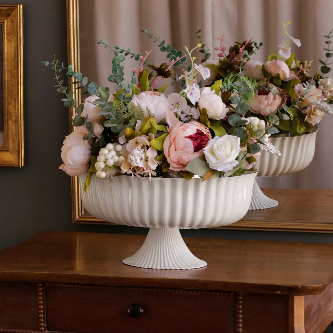 ENCANTO Vienna Large Centerpiece/Punchbowl (Cream and White)
