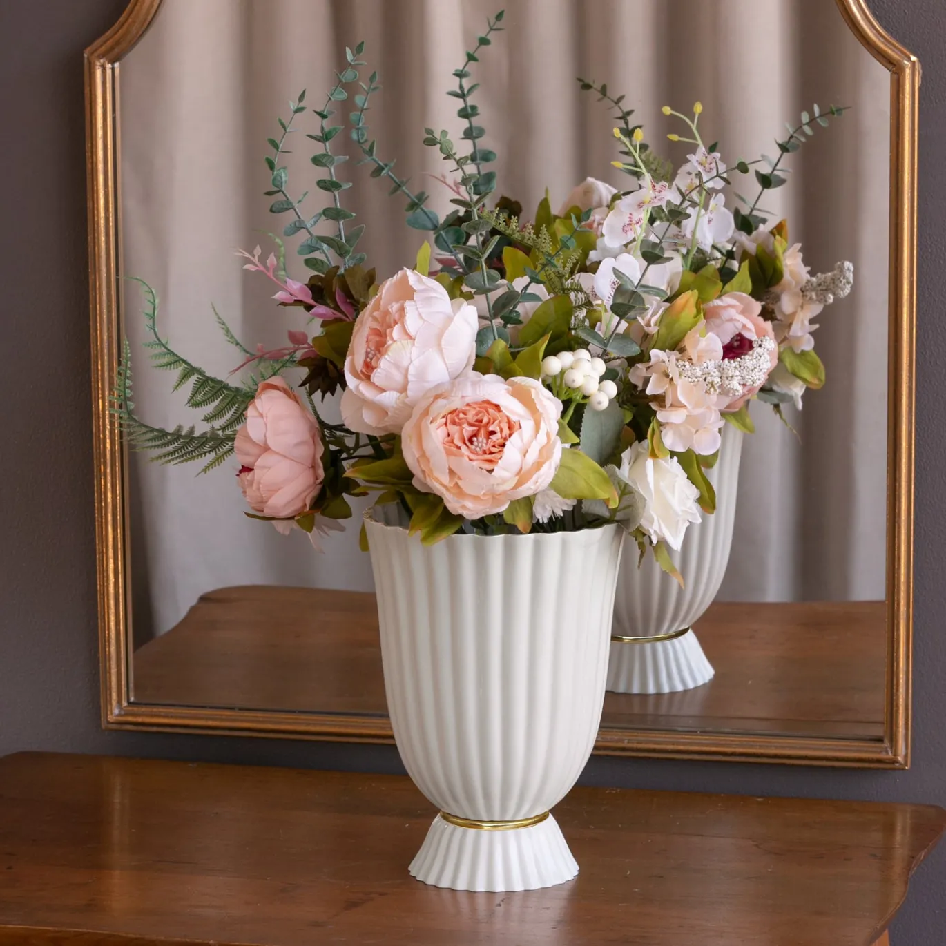 ENCANTO Vienna Medium Vase (Cream and White)