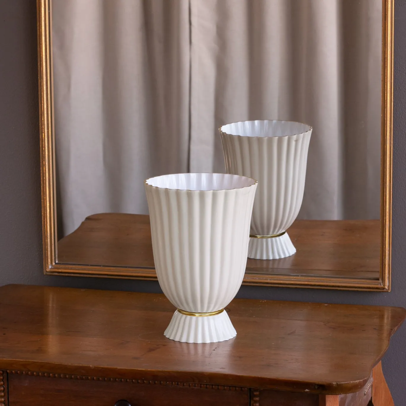 ENCANTO Vienna Medium Vase (Cream and White)