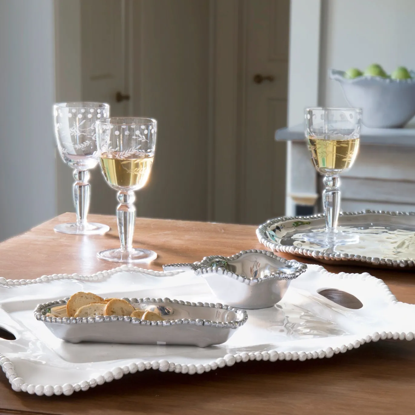 GIFTABLES Organic Pearl Cracker Tray