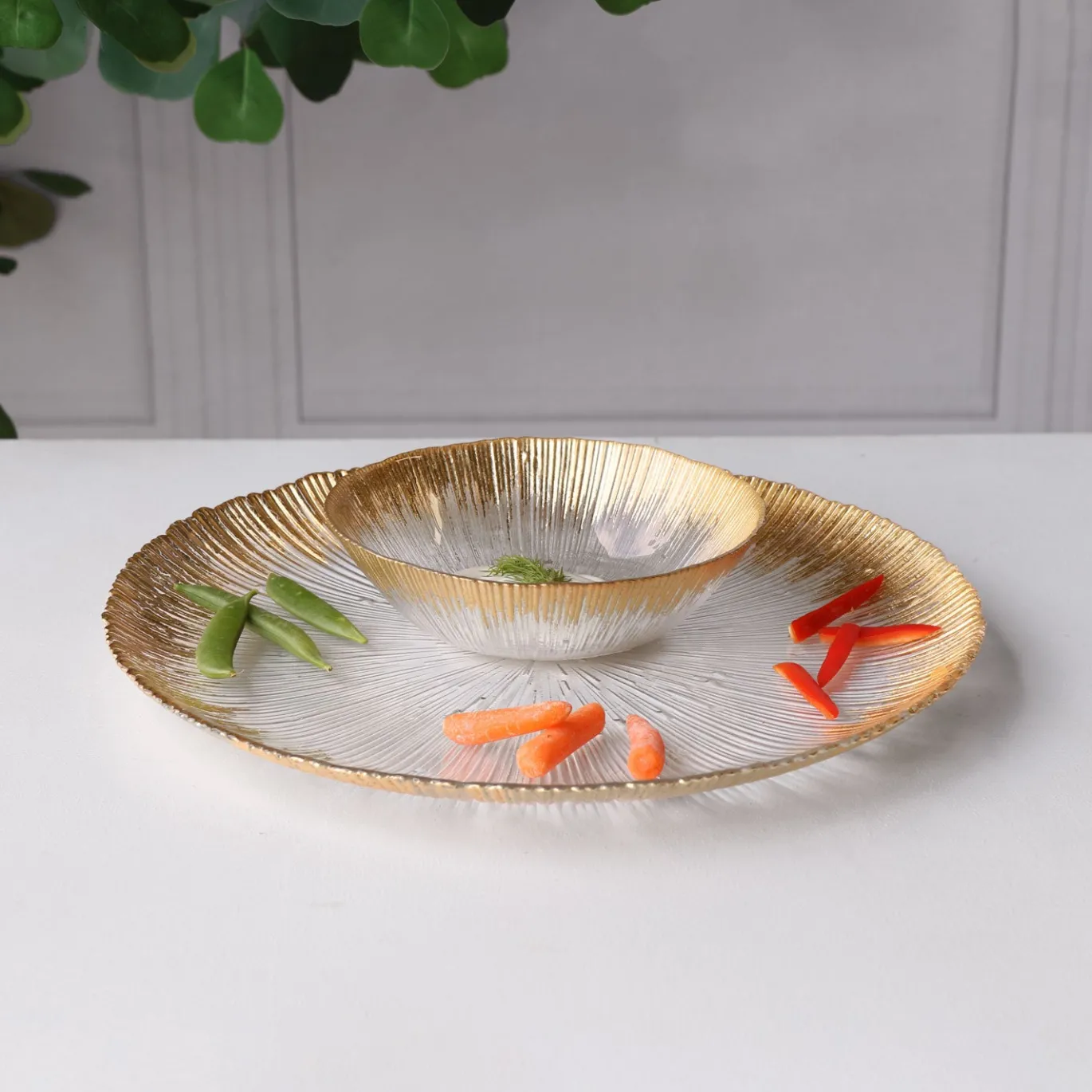GLASS Radiant Charger Plate (Clear and Gold)