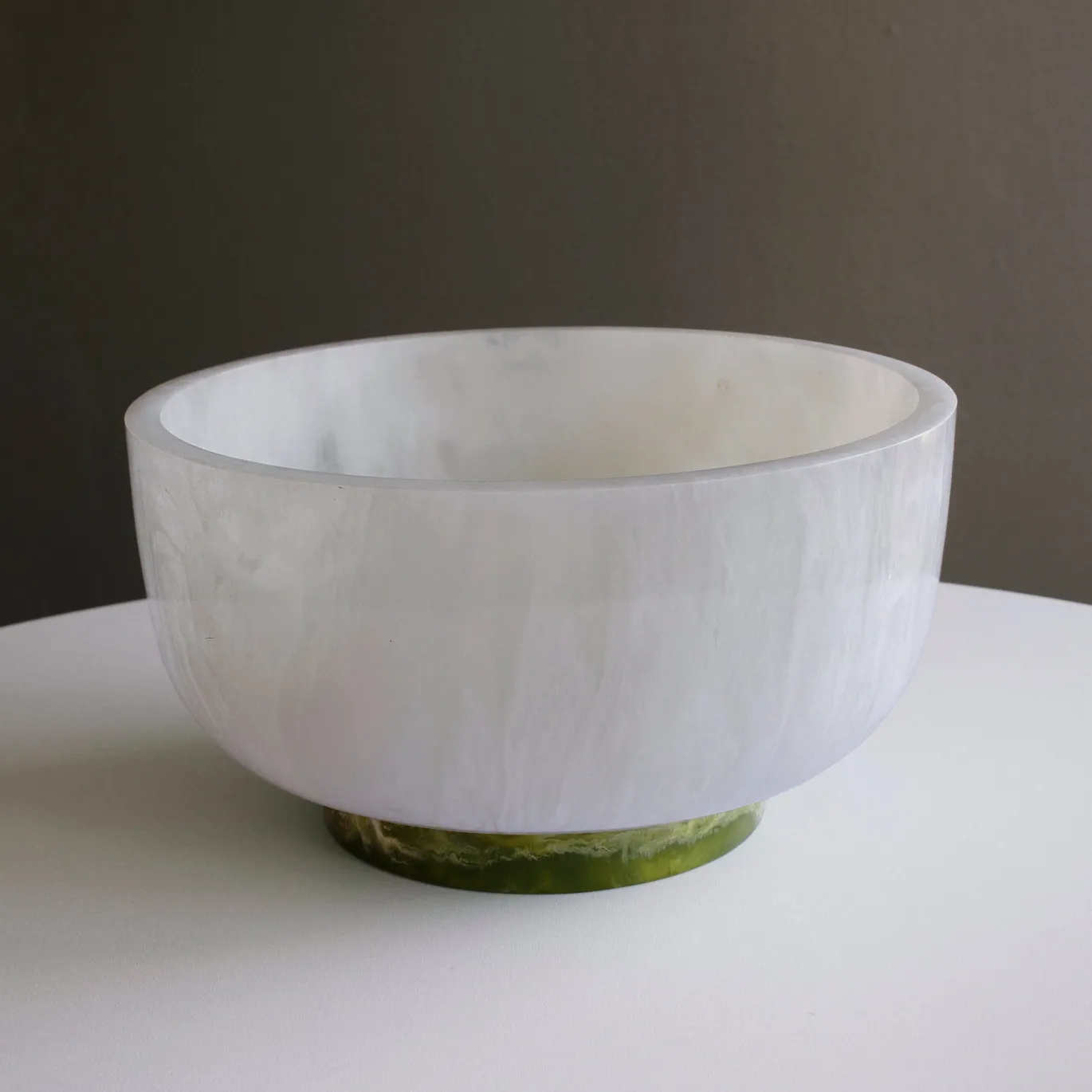 RESIN Rio Large Bowl with Base (White and Green)