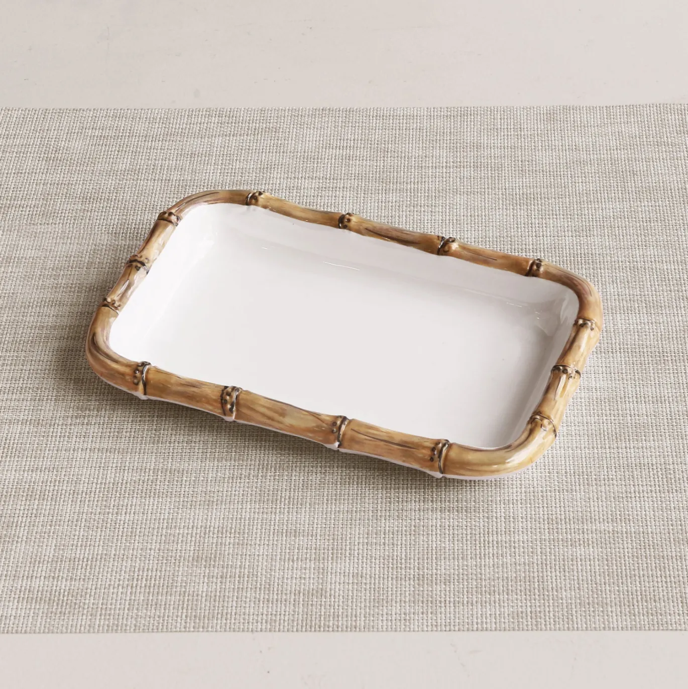 VIDA Bamboo Guest Towel Holder (White and Natural)