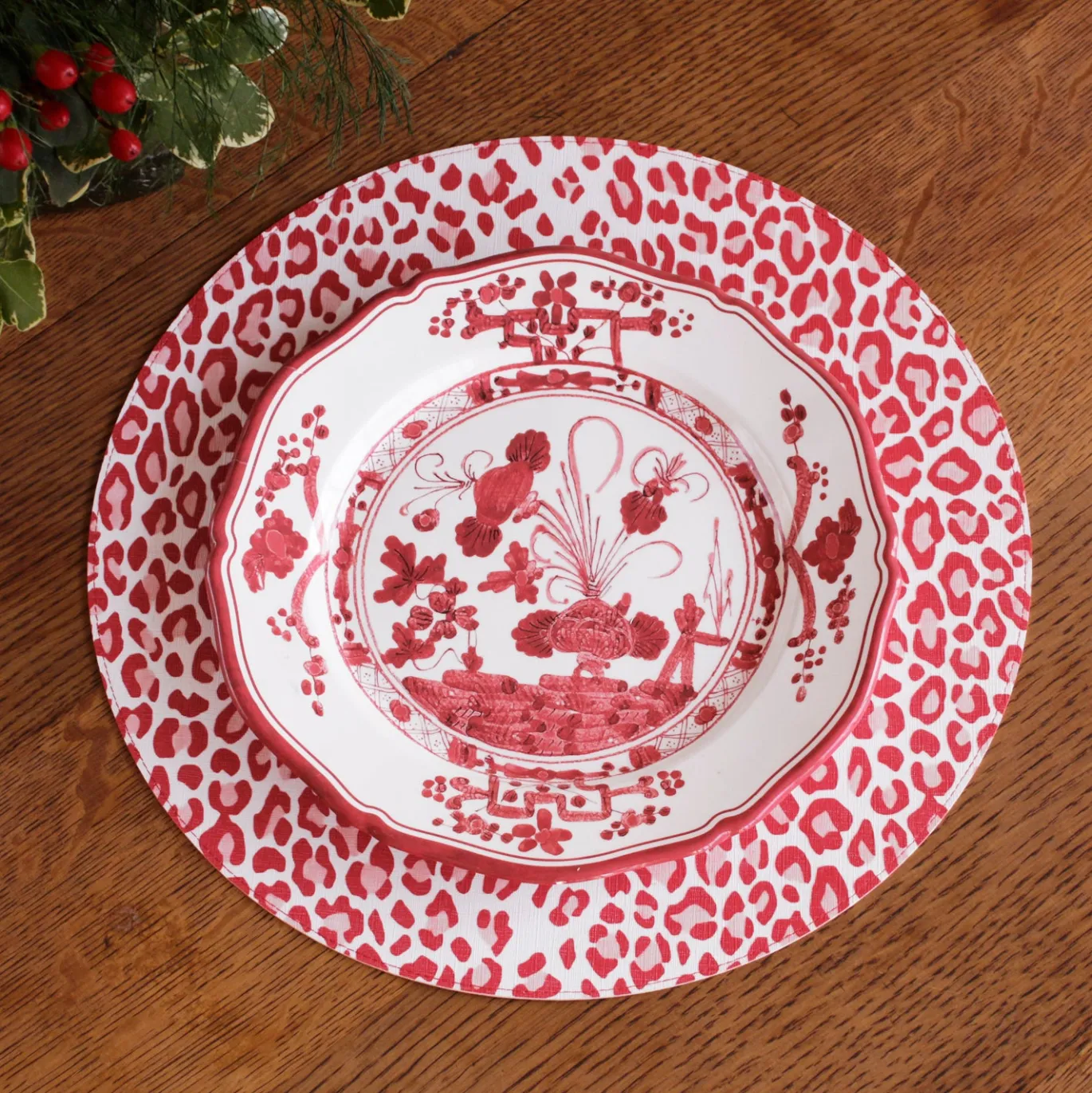 VIDA Faenza and Leopard Reversible Round Placemats Set of 4 White & Re