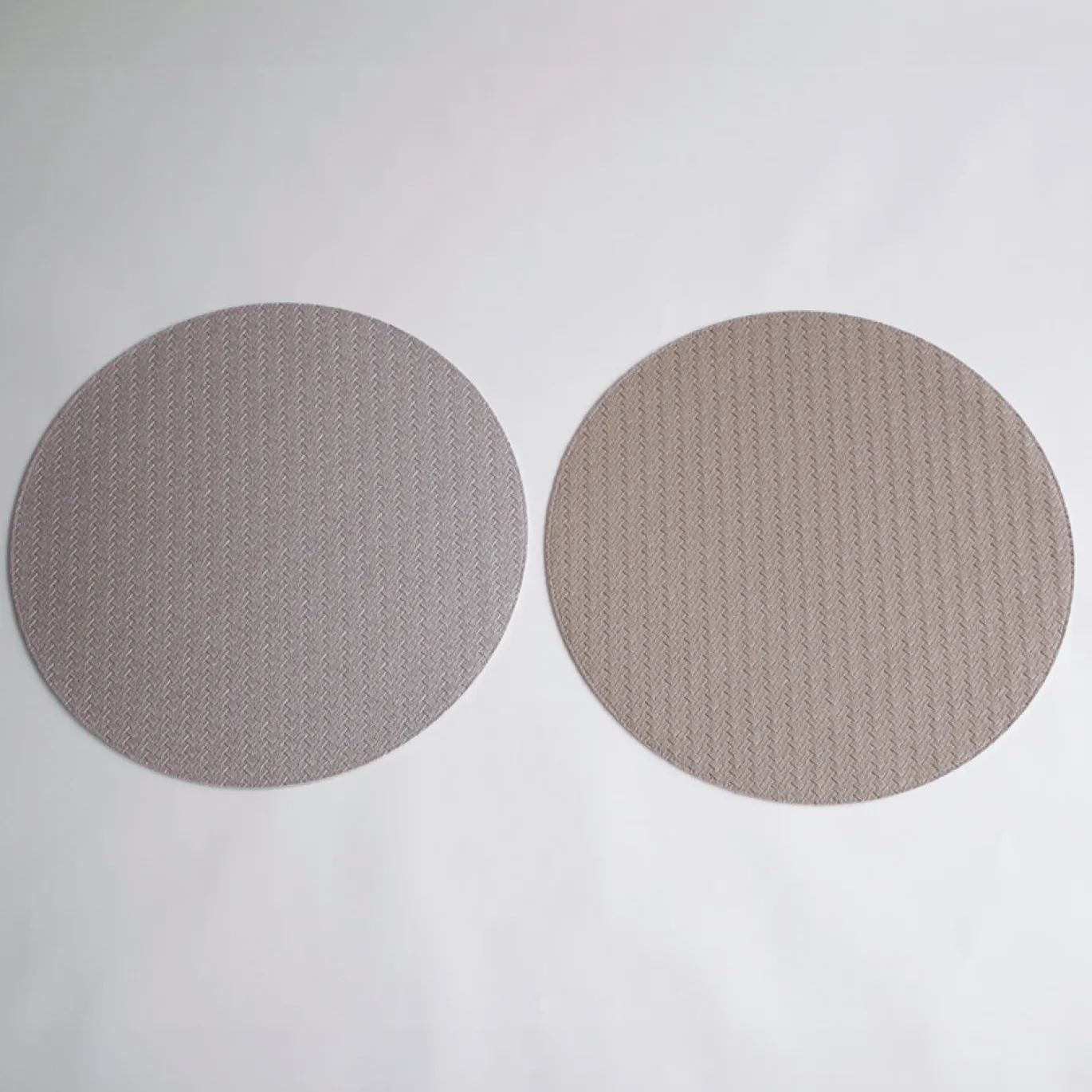 VIDA Metallic Snakeskin Reversible 15" Round Placemats Set of 4 (Silve