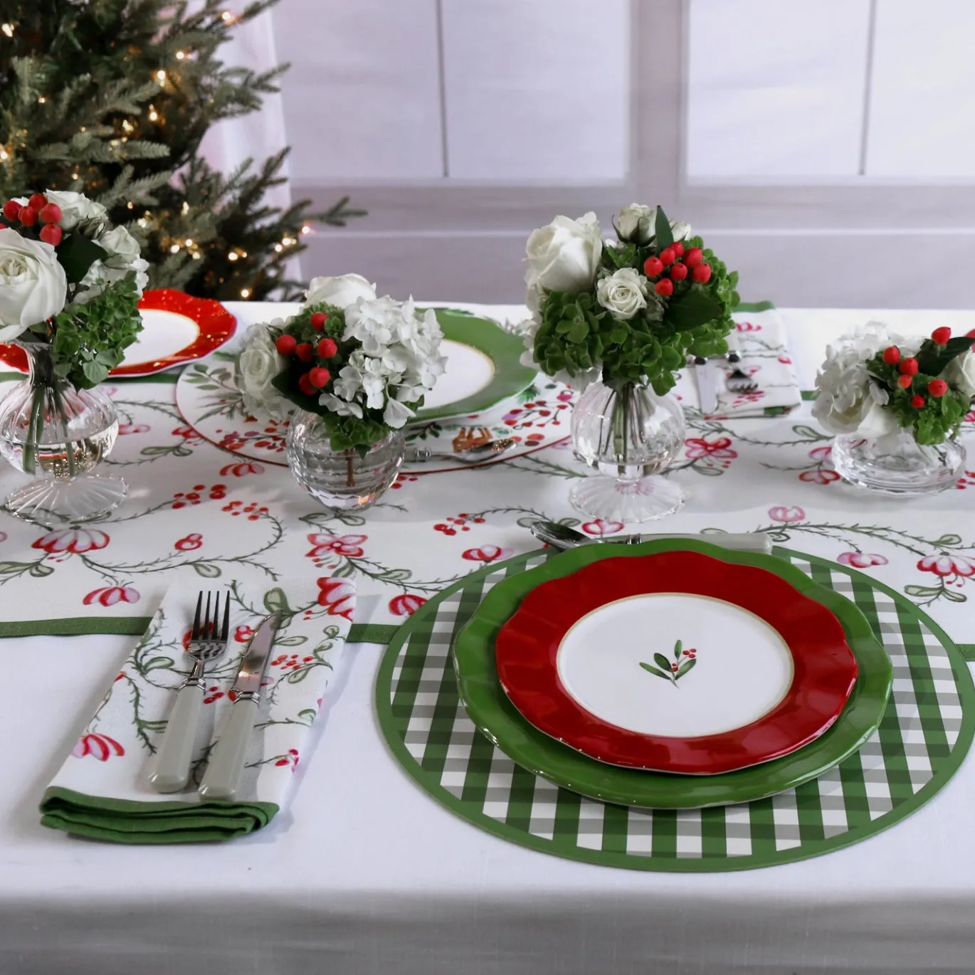 VIDA Norelle Reversible 15.5" Round Placemats Set of 4 (Green Gingham)