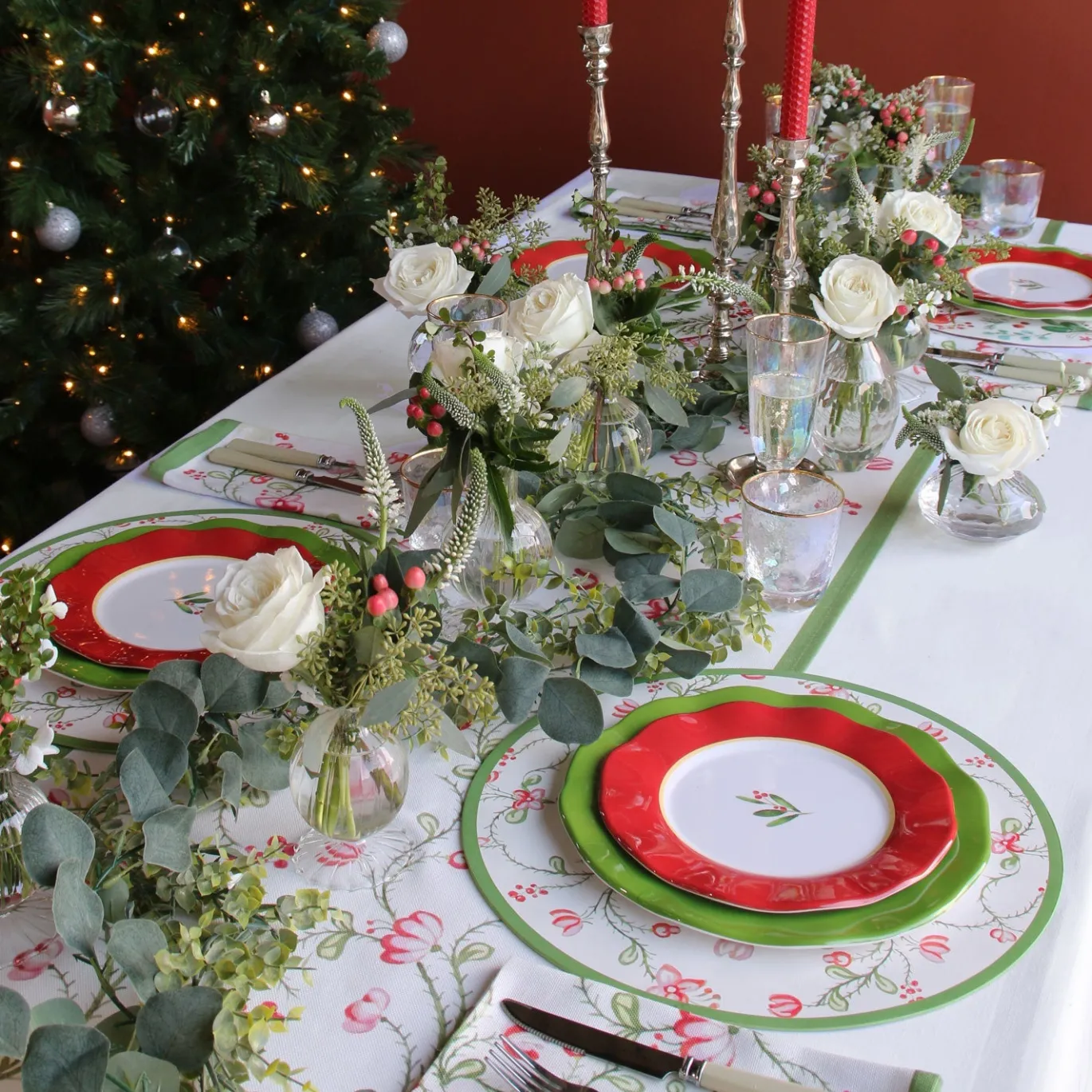 VIDA Norelle Reversible 15.5" Round Placemats Set of 4 (Green Gingham)